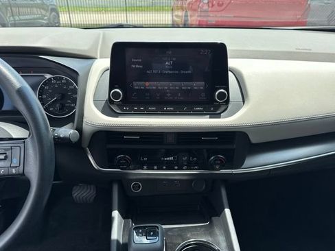 Used 2023 Nissan Rogue SV FWD image 11