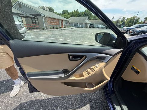 Used 2013 Hyundai Elantra GLS FWD image 11