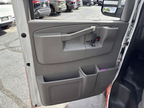 Used 2018 GMC Savana 3500 w/ Driver Convenience Package RWD image 21
