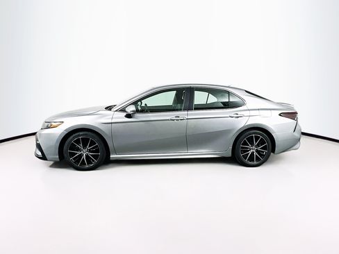 Used 2024 Toyota Camry SE FWD image 4