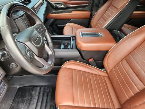 Used 2023 GMC Yukon XL Denali Ultimate AWD/4WD image 11
