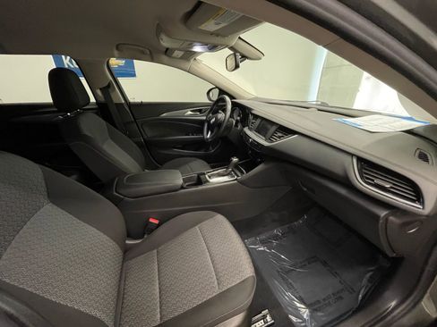 Used 2019 Buick Regal Preferred w/ Driver Confidence Package I image 8