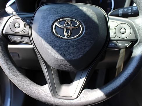 Used 2025 Toyota RAV4 LE AWD/4WD image 13