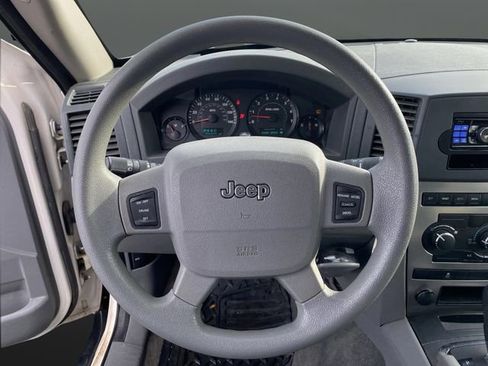 Used 2005 Jeep Grand Cherokee Laredo image 13