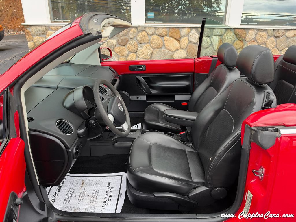Used 2008 Volkswagen Beetle S FWD image 3