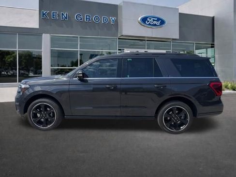 Used 2023 Ford Expedition Limited image 3