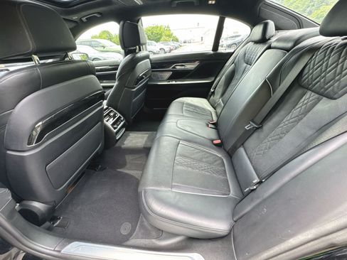 Used 2019 BMW 750i xDrive w/ Executive Package AWD/4WD image 25