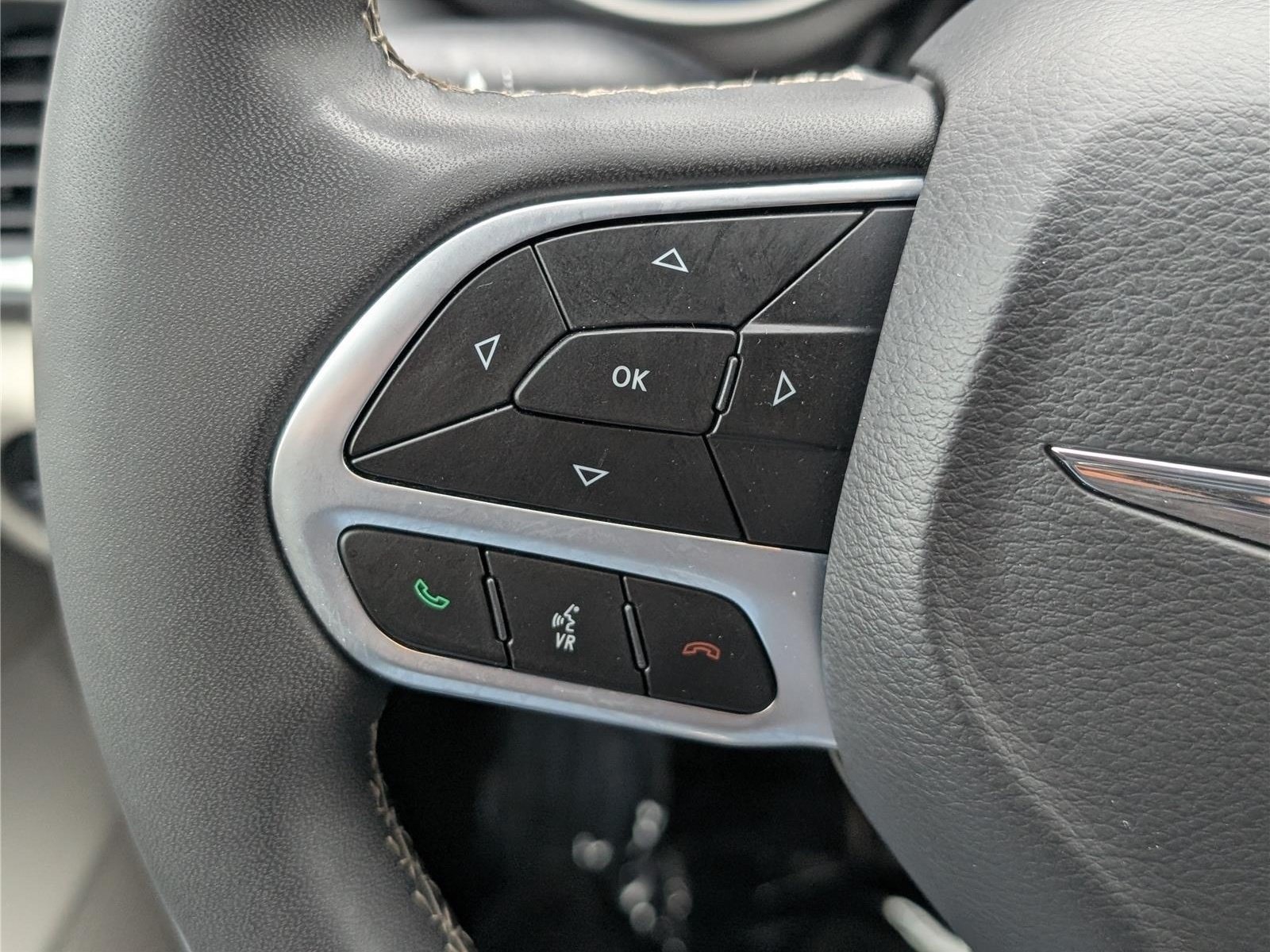 Used 2024 Chrysler Pacifica Touring-L FWD image 22