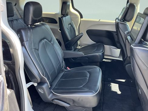 Used 2021 Chrysler Pacifica Limited w/ Uconnect Theater Family Group AWD/4WD image 30
