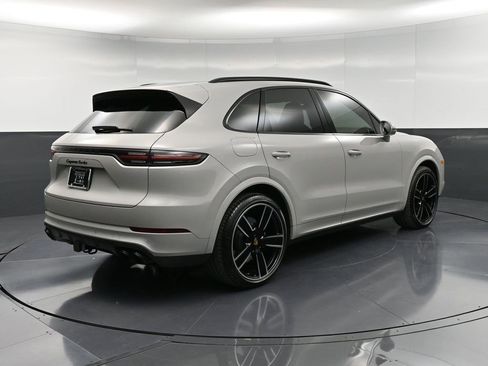 Certified 2022 Porsche Cayenne Turbo image 8