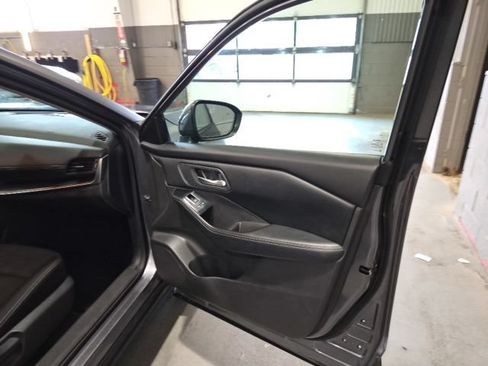 Used 2024 Nissan Rogue SV FWD image 24
