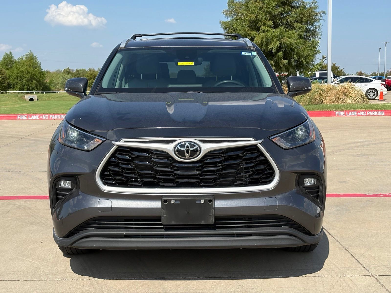 Used 2023 Toyota Highlander XLE AWD/4WD image 2