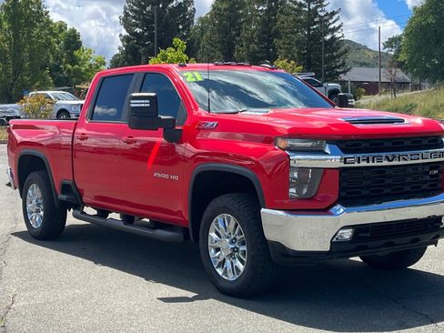 Used 2021 Chevrolet Silverado 2500 LT w/ Convenience Package AWD/4WD image 2