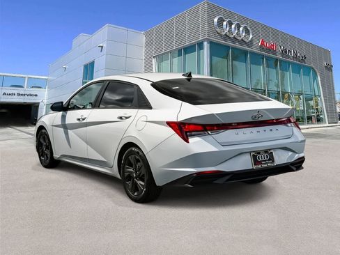 Used 2022 Hyundai Elantra SEL FWD image 2