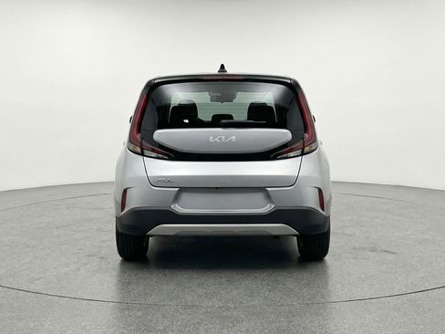 Used 2025 Kia Soul LX w/ LX Technology Package FWD image 7