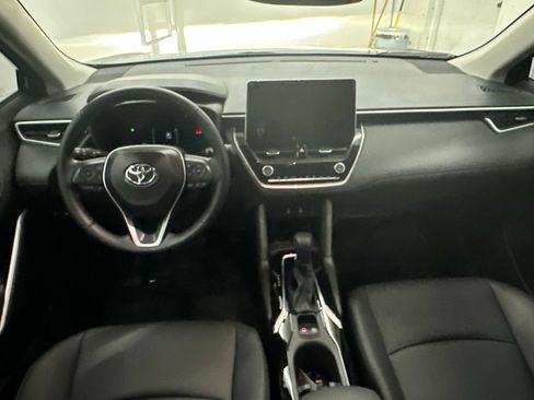 Used 2025 Toyota Corolla Cross XLE FWD image 21