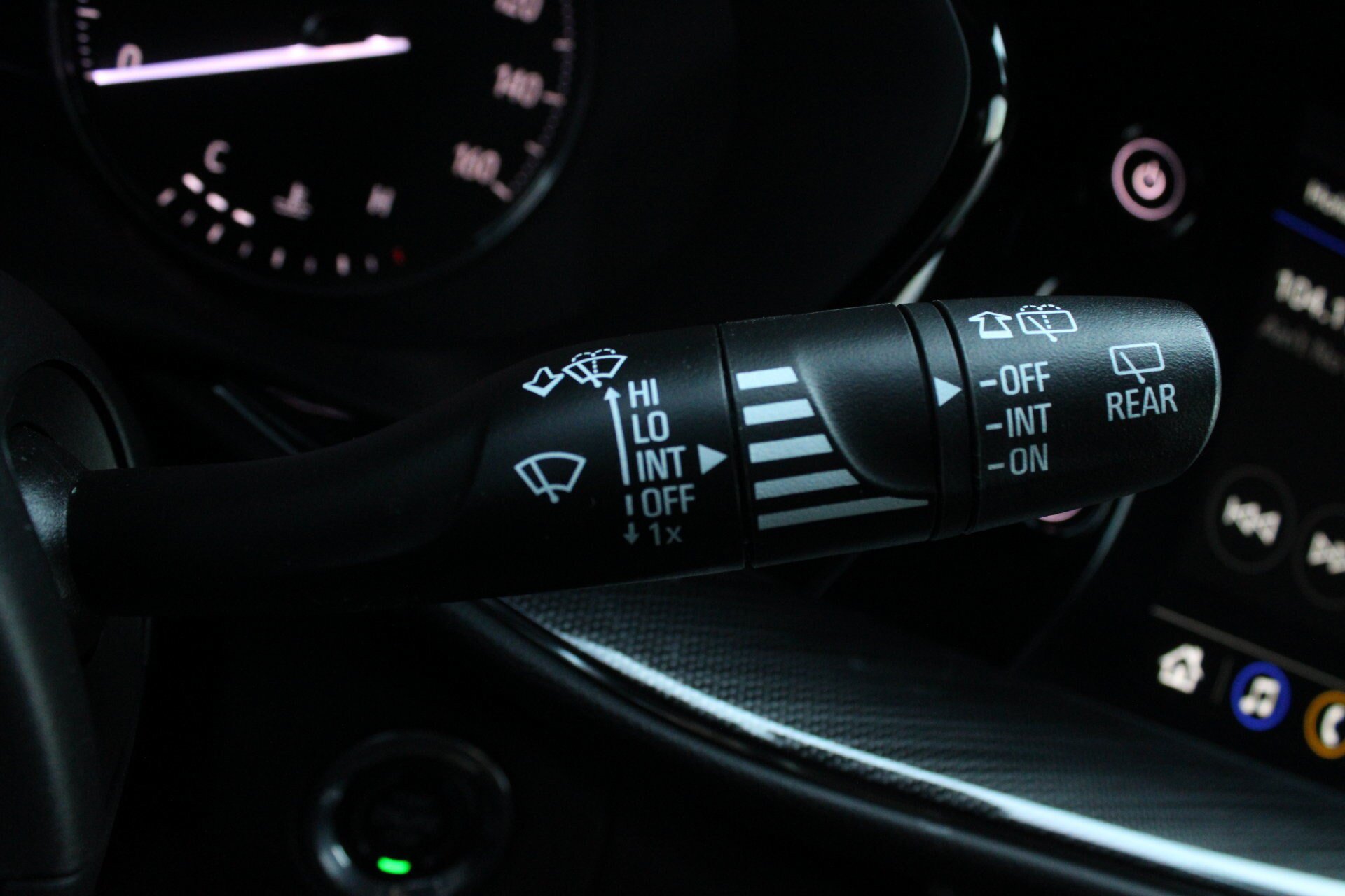 Used 2022 Buick Envision Essence w/ Sport Touring Package FWD image 34