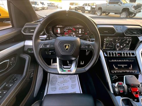 Used 2022 Lamborghini Urus AWD/4WD image 6