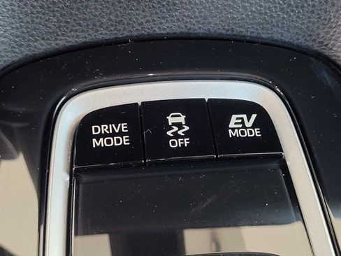 Used 2025 Toyota Corolla LE FWD image 16