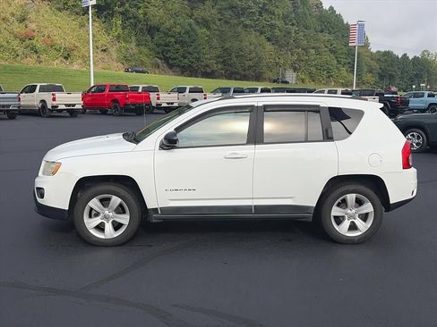 Used 2011 Jeep Compass Sport FWD image 2