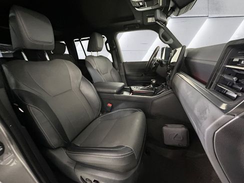 Used 2024 Lexus GX 550 w/ Accessory Package (Z1) AWD/4WD image 14
