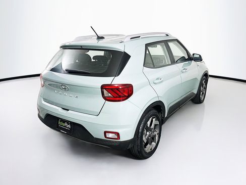 Used 2025 Hyundai Venue SEL image 9