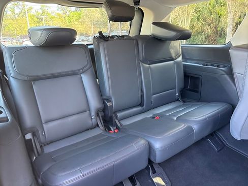 Used 2025 Ford Expedition Active image 32