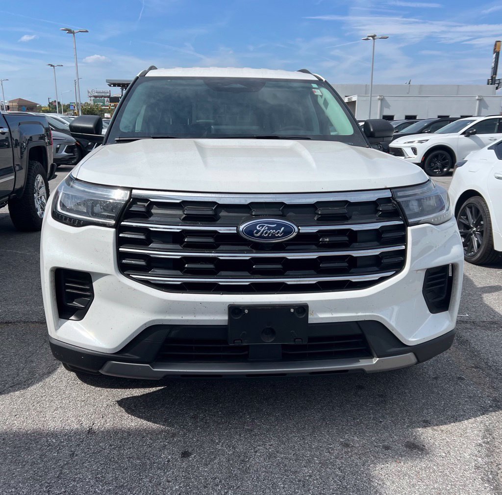 Used 2026 Ford Explorer Active AWD/4WD image 2
