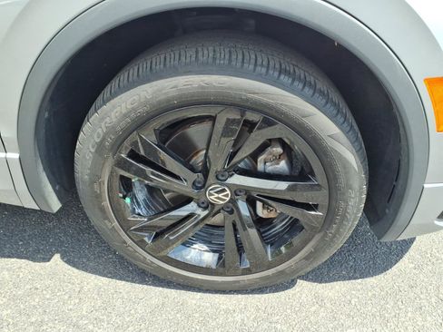 Certified 2023 Volkswagen Tiguan SE R-Line FWD image 7