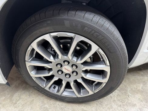 Used 2023 GMC Acadia Denali w/ Denali Technology Package image 29