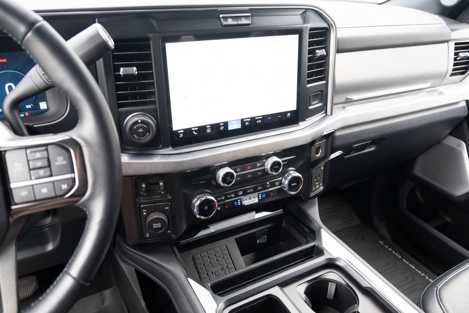 Used 2025 Ford F350 Platinum w/ FX4 Off-Road Package AWD/4WD image 3