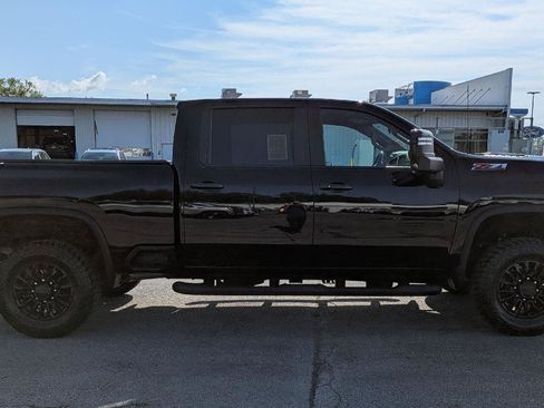 Used 2022 Chevrolet Silverado 2500 LTZ w/ LTZ Plus Package AWD/4WD image 5