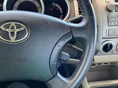 Used 2011 Toyota Tacoma PreRunner w/ SR5 Pkg #2 RWD image 17