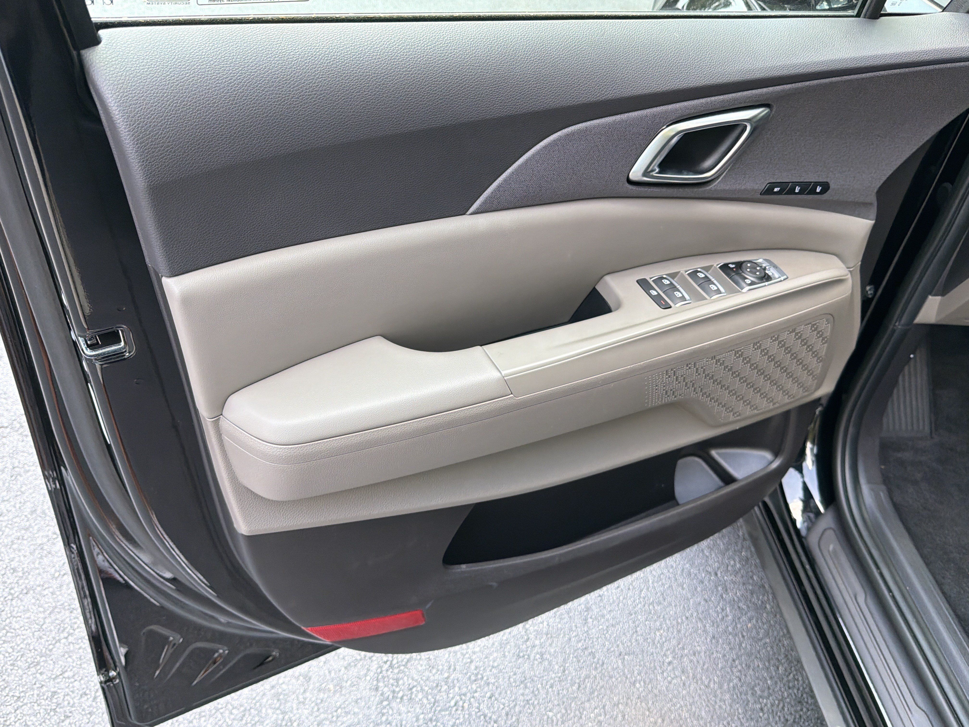 Certified 2026 Kia Carnival EX FWD image 10