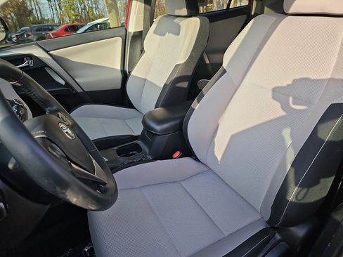 Used 2018 Toyota RAV4 XLE image 17