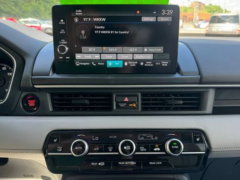 Used 2023 Honda Pilot Touring image 31