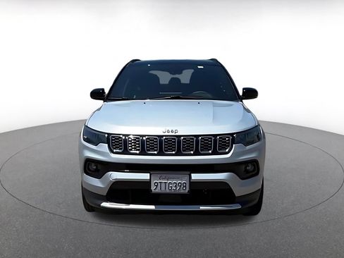 Used 2025 Jeep Compass Limited AWD/4WD image 4