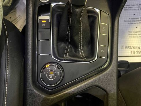 Certified 2023 Volkswagen Tiguan SE R-Line AWD/4WD image 35