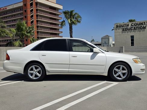 Used 2000 Toyota Avalon XL FWD image 8