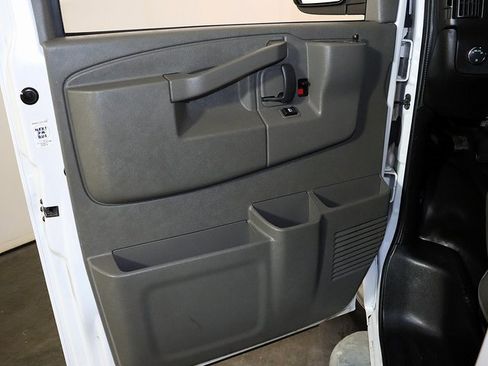 Used 2024 GMC Savana 2500 w/ Driver Convenience Package image 18