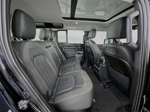 Used 2020 Land Rover Defender 110 SE image 28