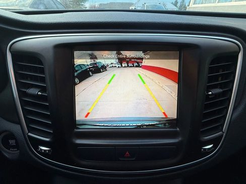 Used 2016 Chrysler 200 Limited w/ Convenience Group image 17