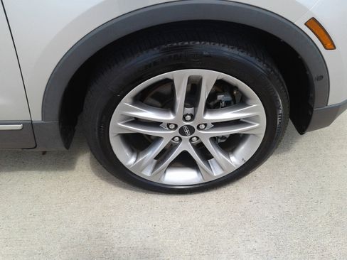 Used 2019 Lincoln MKC Reserve image 9