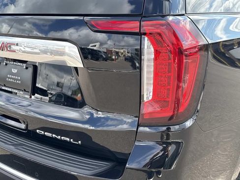 Used 2023 GMC Yukon Denali w/ Advanced Technology Package AWD/4WD image 37
