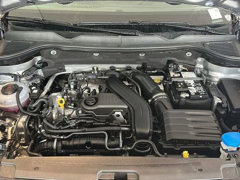 Used 2024 Volkswagen Taos SE image 30