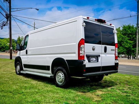 Used 2025 RAM ProMaster 2500 w/ U-Haul Equipment Group FWD image 7