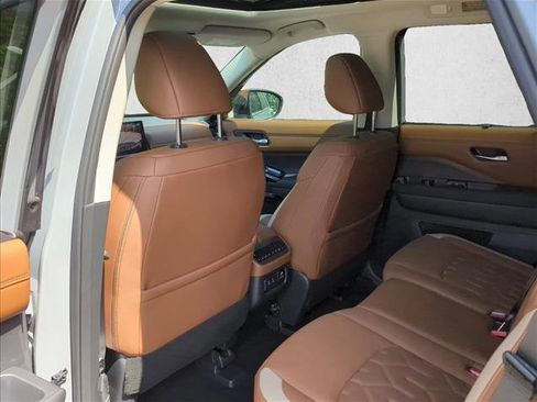 New 2026 Nissan Pathfinder Platinum FWD image 16