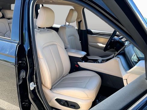 Used 2022 Jeep Grand Cherokee L Limited AWD/4WD image 9