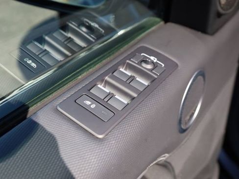 Used 2024 Land Rover Discovery Dynamic SE image 14