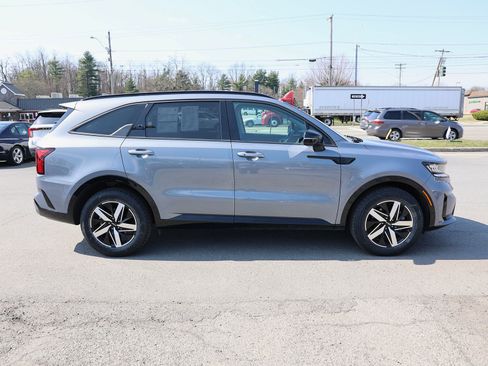 Used 2023 Kia Sorento S FWD image 8